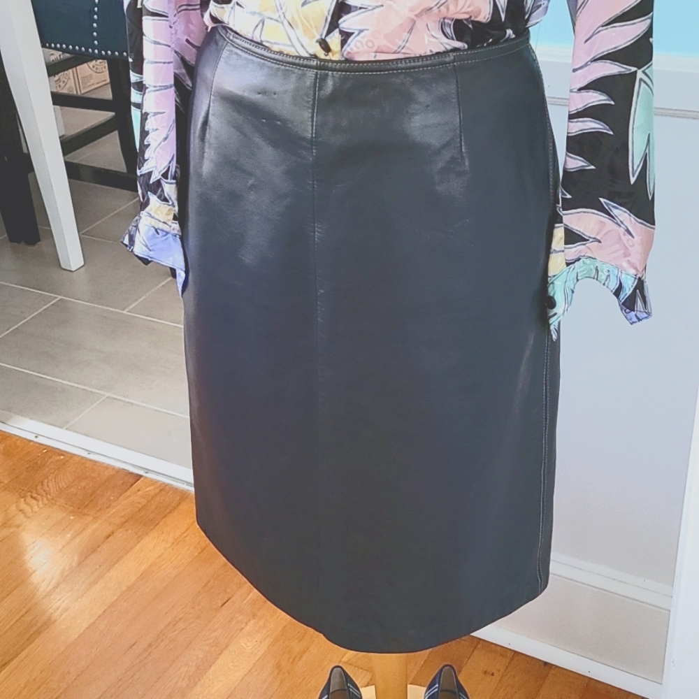 NINE WEST NAVY LEATHER SKIRT